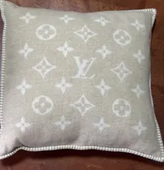 LOUIS VUITTON ルイヴィトン クッション モノグラム ベージュのサムネイル