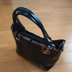 光沢のあるネイビー トートバッグ