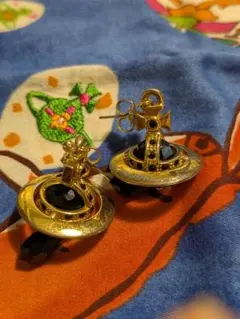 Vivienne Westwood オーブ ピアス ゴールド ブラックのサムネイル