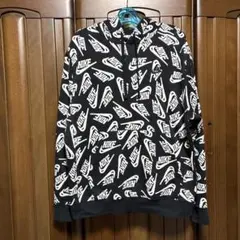 NIKE ロゴプリント 総柄　フード付きパーカー スウェット トレーナー M