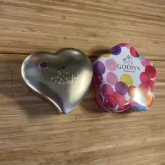 最終値下げ　当時物　美品　GODIVA ハート型・花型小物入れセット　ケースのサムネイル