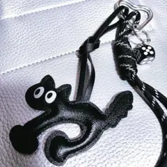 バッグチャーム ネコ パラコード サイコロ キーホルダー 猫 カラビナ