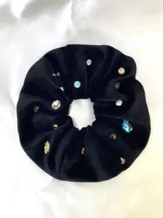 NEWリッチブラックベロアビジューシュシュ