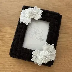 【匿名配送】もこもこトレカケース ブラック フラワー 硬質カードケース付き