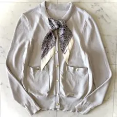 美品 ダイアグラム スカーフ付 カーディガン ライトグレー S 金ボタン 羽織