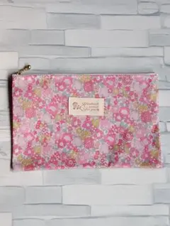 フラットポーチ　リバティラミネート生地使用　キラキラミシェル　ハンドメイド品