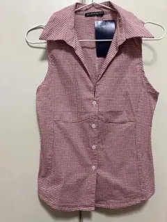 ノースリーブ赤白チェックシャツ