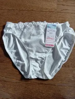 【新品未使用】刺繍レース　純白ショーツ　Мサイズ