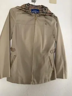 ベージュ フード付き ジャケット チェック柄　バーバリーブルーレーベル