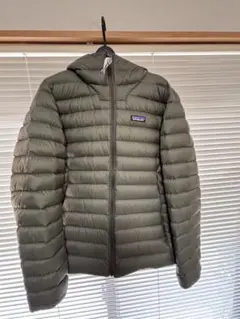 美品　patagonia ダウンセーターフーディ　オリーブ　M
