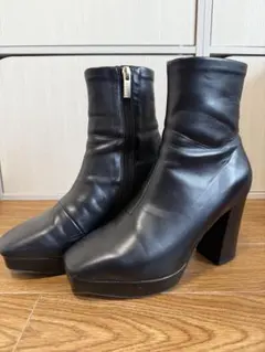 黒いハイヒールブーツ ファスナー付き