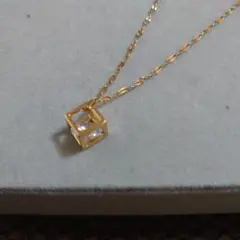 ゴールドチェーン立方体ペンダントネックレス