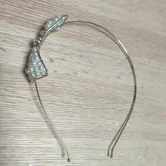 ヘアアクセ　カチューシャ　ゴールド色　パール風　リボン　発表会