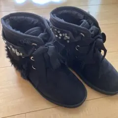 黒ビジュー付きムートンブーツ
