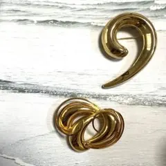 92.渦巻きデザイン 個性的ブローチ ゴールド系 2点セット ナンバーナイン9