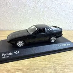 【限定1008台】ミニチャンプス ポルシェ 924 ブラック ミニカーのサムネイル