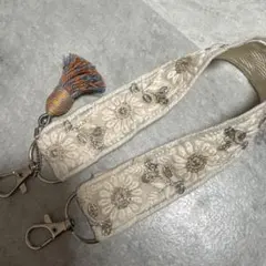インド刺繍リボンストラップ　タッセル付き