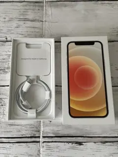 iPhone 12 miniの箱とLightningケーブル