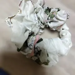 花柄 シルク風シュシュのサムネイル