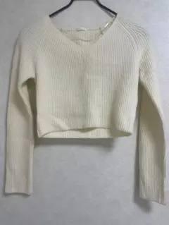 【新品、未使用】白 ニット セーター クロップド丈 短め Mサイズ Vネック