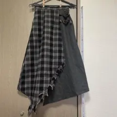 アシンメトリーチェック柄ロングスカート
