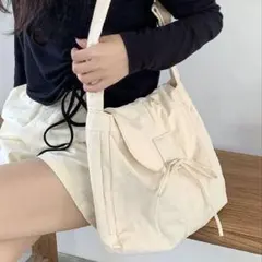 LA VORAGINE ショルダーバッグ アイボリー