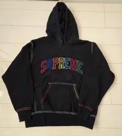 【即完売モデル】シュプリーム☆ 花柄 刺繍 センターロゴ入りパーカー　ブラック. 662【即完売モデル】シュプリーム☆刺繍Sロゴブラック最高デザイン