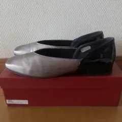 【SALE！】REGAL フラットシューズ メタリック/ブラック　箱付のサムネイル