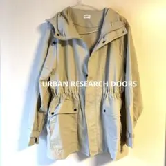 美品　アーバンリサーチドアーズ　ナイロン　マウンテンパーカー　グレージュ