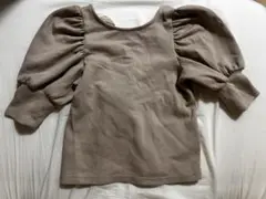 バックリボン　ベージュブラウス　nice claup