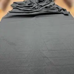 透け感のあるドット柄黒布