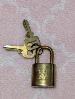 ルイヴィトン パドロック 南京錠 シルバーカラー キー1点付き - メルカリ