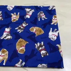 犬プリントの青い綿生地