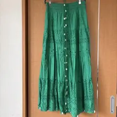 ZARA グリーン フレアスカート 刺繍 貝殻装飾のサムネイル