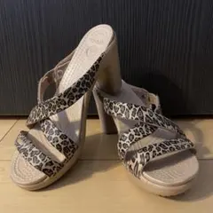 Crocs サンダル レオパード柄 W7 - メルカリ
