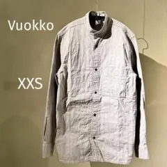 Vuokkoヴォッコ グレー スタンドカラーシャツ ステッチストライプ