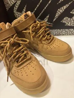 NIKE Air Force 1 Mid 