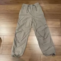 GU ジーユー　テックパラシュートプルオンパンツ　オリーブ