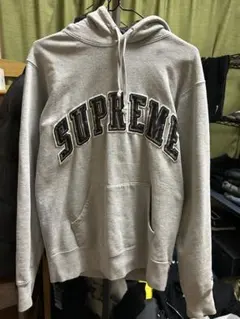 2026年最新】supreme アーチロゴ パーカーの人気アイテム - メルカリ