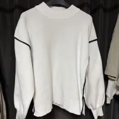 ホワイトリブ編みセーター