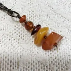 琥珀、ロイヤルアンバー、ペンダント、バルト海産、チェーン付き43〜45cm