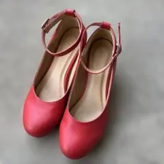 赤 ストラップ パンプスのサムネイル