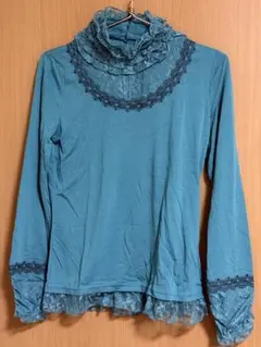 axes femme 刺繍使いフリルタートル