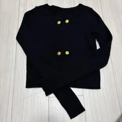 黒いリブ編み長袖セーター