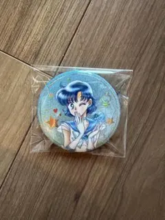 セーラームーン オーロララメ缶バッジ KISS ver. セーラーサターン