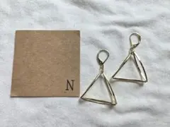 トライアングル 立体ピアス ゴールドカラー　イヤリング　ハンドメイドピアス