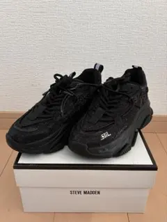 STEVE MADDEN ボリュームソール ラインストーンスニーカー　25AWのサムネイル