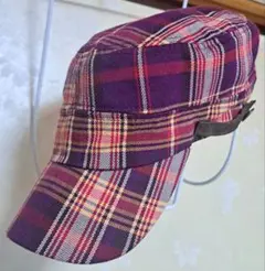 紫と赤のチェック柄キャスケット