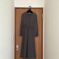 ナチュラルベーシック 長袖グレーのドレス Mサイズのサムネイル
