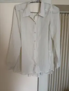 ホワイト プリーツ 長袖シャツ